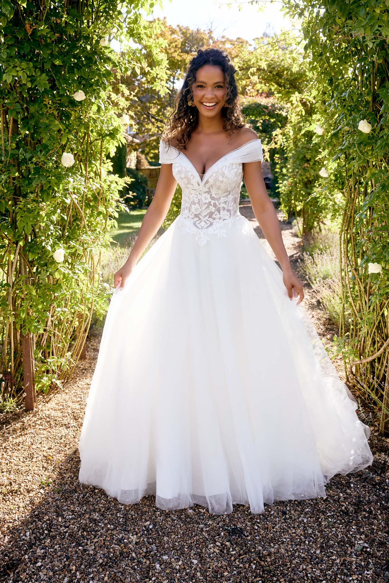 Justin Alexander Off-Shoulder Lace allgown 20087