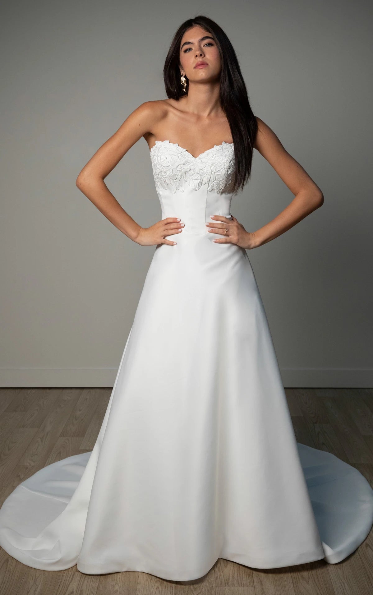 Strapless Lace and Matte Satin A-Line Wedding Gown with Sweetheart Neckline SY8328